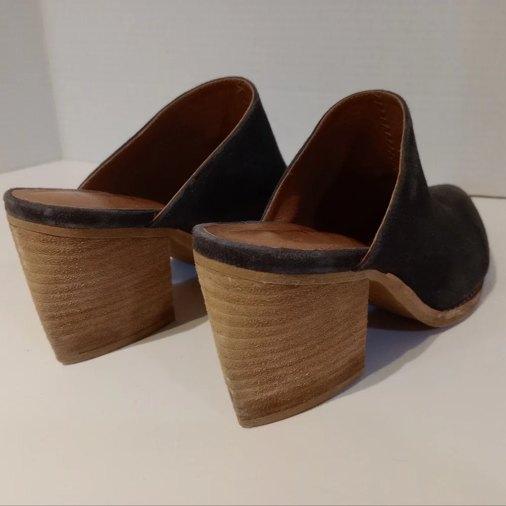 Jeffrey Campbell Black Mules with Wooden Heel - Picture 8 of 12